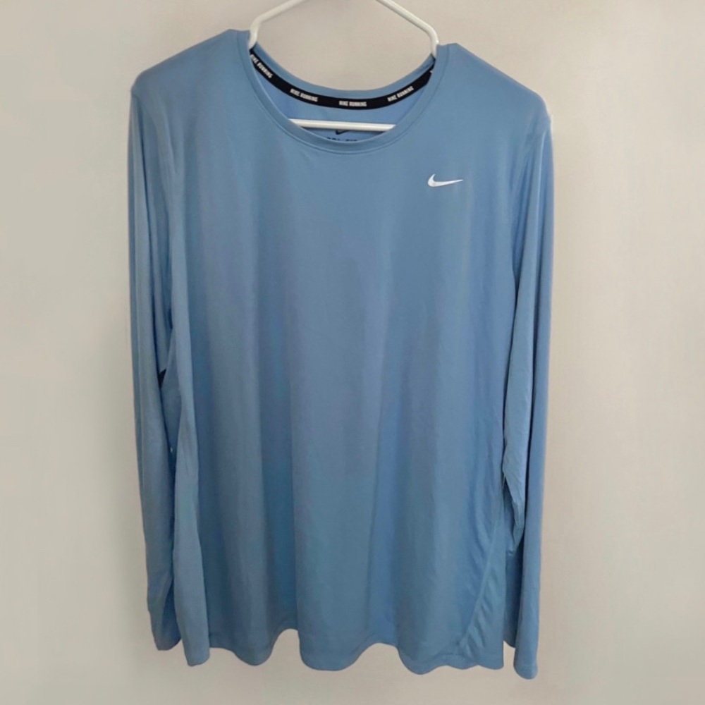 Nike dri fit long sleeve workout shirt